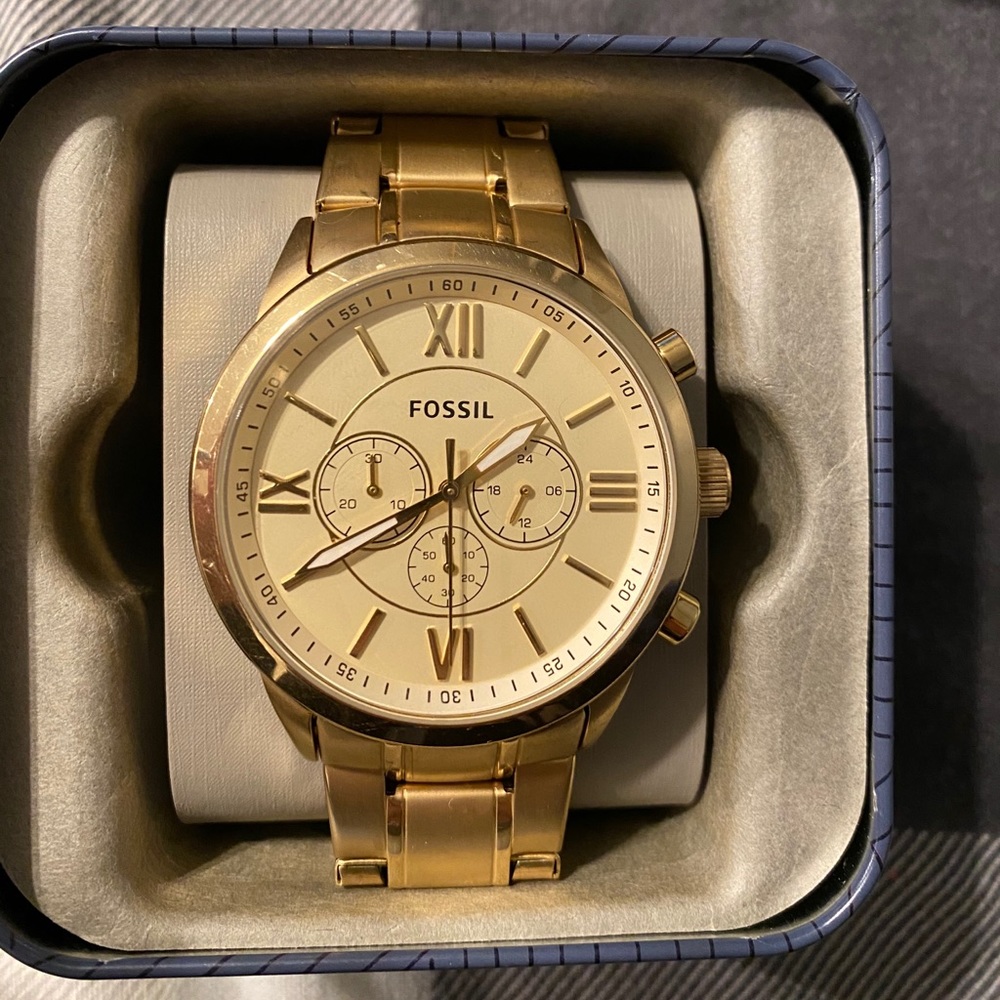 Men’s gold fossil watch